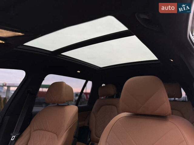 Черный БМВ X7, объемом двигателя 2.99 л и пробегом 117 тыс. км за 103900 $, фото 32 на Automoto.ua