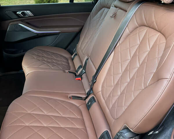 Черный БМВ X7, объемом двигателя 2.99 л и пробегом 20 тыс. км за 124000 $, фото 18 на Automoto.ua