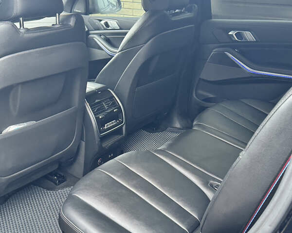 Черный БМВ X7, объемом двигателя 2.99 л и пробегом 110 тыс. км за 80000 $, фото 5 на Automoto.ua