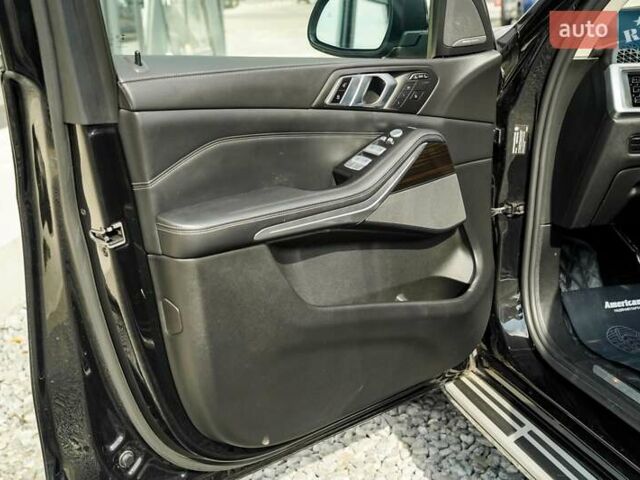 Черный БМВ X7, объемом двигателя 3 л и пробегом 67 тыс. км за 99500 $, фото 61 на Automoto.ua