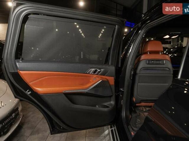 Черный БМВ X7, объемом двигателя 3 л и пробегом 65 тыс. км за 79900 $, фото 3 на Automoto.ua