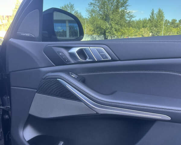 Черный БМВ X7, объемом двигателя 3 л и пробегом 70 тыс. км за 88888 $, фото 25 на Automoto.ua