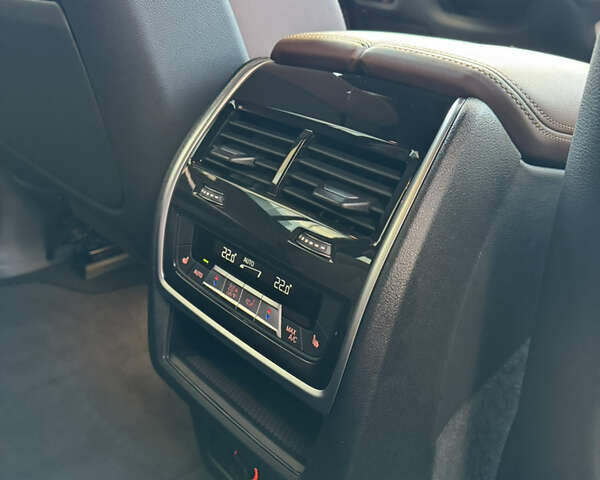 Черный БМВ X7, объемом двигателя 2.99 л и пробегом 20 тыс. км за 124000 $, фото 23 на Automoto.ua