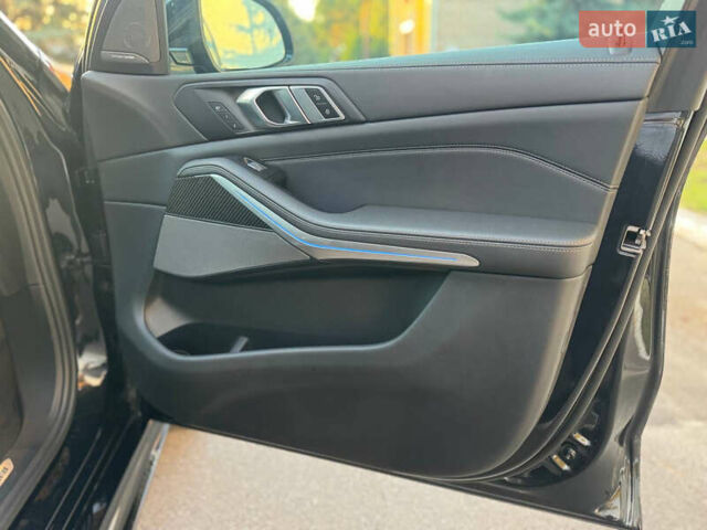 Черный БМВ X7, объемом двигателя 2.99 л и пробегом 57 тыс. км за 115500 $, фото 62 на Automoto.ua
