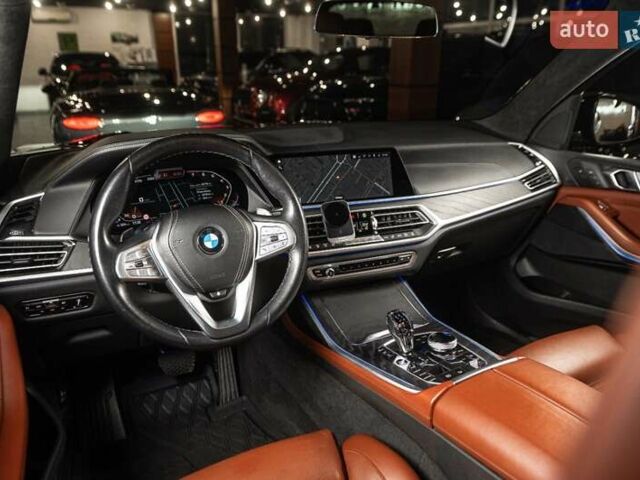 Черный БМВ X7, объемом двигателя 3 л и пробегом 65 тыс. км за 79900 $, фото 12 на Automoto.ua