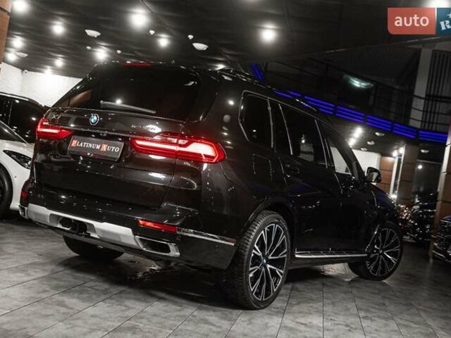 Черный БМВ X7, объемом двигателя 3 л и пробегом 65 тыс. км за 79900 $, фото 104 на Automoto.ua