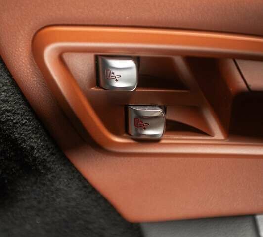 Черный БМВ X7, объемом двигателя 3 л и пробегом 65 тыс. км за 79900 $, фото 39 на Automoto.ua