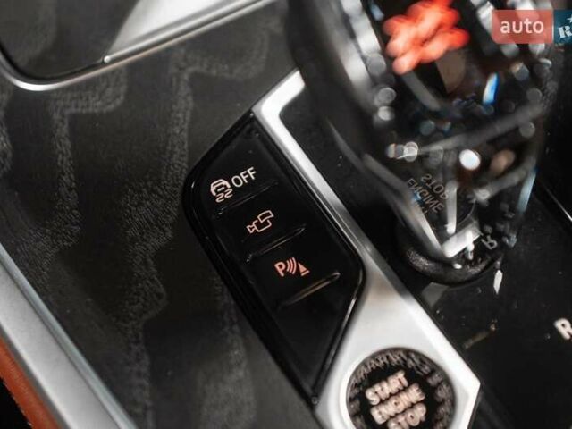 Черный БМВ X7, объемом двигателя 3 л и пробегом 65 тыс. км за 79900 $, фото 18 на Automoto.ua