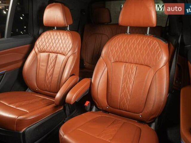 Черный БМВ X7, объемом двигателя 3 л и пробегом 65 тыс. км за 79900 $, фото 98 на Automoto.ua