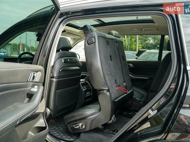 Черный БМВ X7, объемом двигателя 3 л и пробегом 67 тыс. км за 99500 $, фото 57 на Automoto.ua