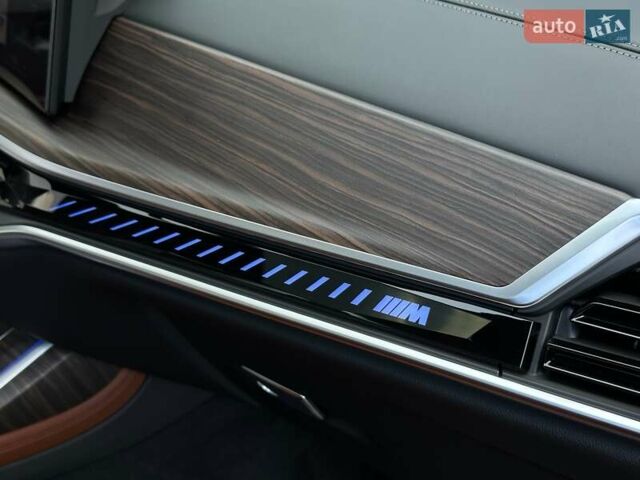 Черный БМВ X7, объемом двигателя 4.4 л и пробегом 40 тыс. км за 140900 $, фото 52 на Automoto.ua