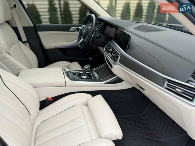 Черный БМВ X7, объемом двигателя 3 л и пробегом 33 тыс. км за 77000 $, фото 19 на Automoto.ua