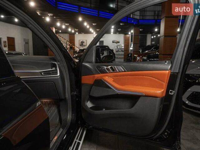 Черный БМВ X7, объемом двигателя 3 л и пробегом 65 тыс. км за 79900 $, фото 94 на Automoto.ua