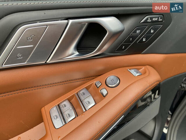 Черный БМВ X7, объемом двигателя 2.99 л и пробегом 98 тыс. км за 89000 $, фото 19 на Automoto.ua