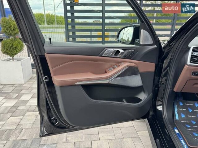 Черный БМВ X7, объемом двигателя 3 л и пробегом 29 тыс. км за 99900 $, фото 14 на Automoto.ua