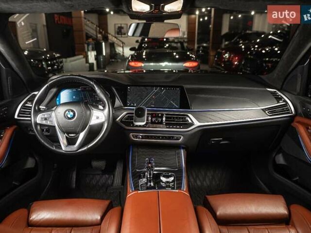 Черный БМВ X7, объемом двигателя 3 л и пробегом 65 тыс. км за 79900 $, фото 13 на Automoto.ua