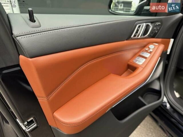 Черный БМВ X7, объемом двигателя 4.4 л и пробегом 40 тыс. км за 140900 $, фото 66 на Automoto.ua