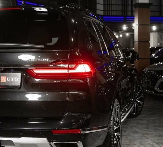 Черный БМВ X7, объемом двигателя 3 л и пробегом 65 тыс. км за 79900 $, фото 95 на Automoto.ua