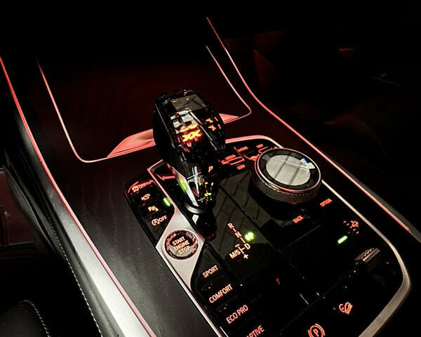 Черный БМВ X7, объемом двигателя 4.39 л и пробегом 70 тыс. км за 95000 $, фото 7 на Automoto.ua