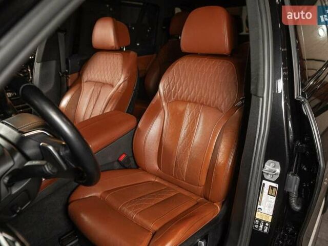 Черный БМВ X7, объемом двигателя 3 л и пробегом 65 тыс. км за 79900 $, фото 16 на Automoto.ua