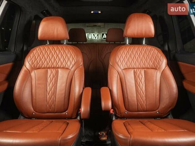 Черный БМВ X7, объемом двигателя 3 л и пробегом 65 тыс. км за 79900 $, фото 52 на Automoto.ua