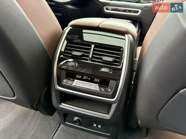 Черный БМВ X7, объемом двигателя 2.99 л и пробегом 90 тыс. км за 108000 $, фото 35 на Automoto.ua