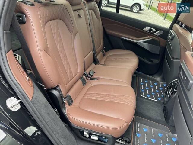 Черный БМВ X7, объемом двигателя 3 л и пробегом 29 тыс. км за 99900 $, фото 45 на Automoto.ua