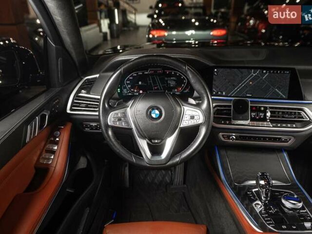 Черный БМВ X7, объемом двигателя 3 л и пробегом 65 тыс. км за 79900 $, фото 11 на Automoto.ua