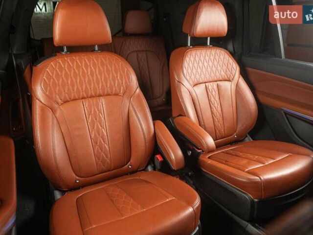 Черный БМВ X7, объемом двигателя 3 л и пробегом 65 тыс. км за 79900 $, фото 100 на Automoto.ua