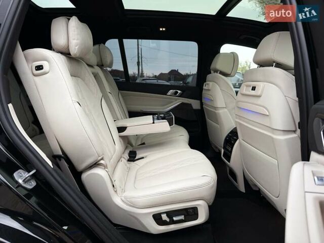 Черный БМВ X7, объемом двигателя 3 л и пробегом 110 тыс. км за 96499 $, фото 101 на Automoto.ua