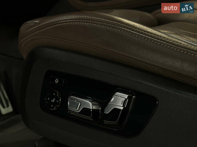 Черный БМВ X7, объемом двигателя 3 л и пробегом 96 тыс. км за 99999 $, фото 31 на Automoto.ua