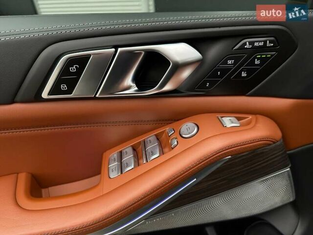 Черный БМВ X7, объемом двигателя 4.4 л и пробегом 40 тыс. км за 140900 $, фото 63 на Automoto.ua