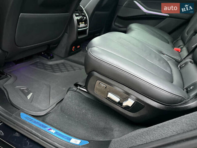 Черный БМВ X7, объемом двигателя 2.99 л и пробегом 41 тыс. км за 89900 $, фото 62 на Automoto.ua
