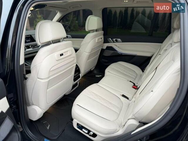 Черный БМВ X7, объемом двигателя 3 л и пробегом 33 тыс. км за 77000 $, фото 24 на Automoto.ua
