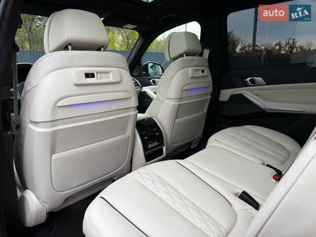 Черный БМВ X7, объемом двигателя 3 л и пробегом 110 тыс. км за 96499 $, фото 86 на Automoto.ua