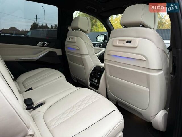 Черный БМВ X7, объемом двигателя 3 л и пробегом 110 тыс. км за 96499 $, фото 104 на Automoto.ua