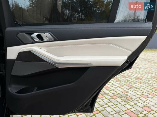 Черный БМВ X7, объемом двигателя 3 л и пробегом 110 тыс. км за 96499 $, фото 100 на Automoto.ua