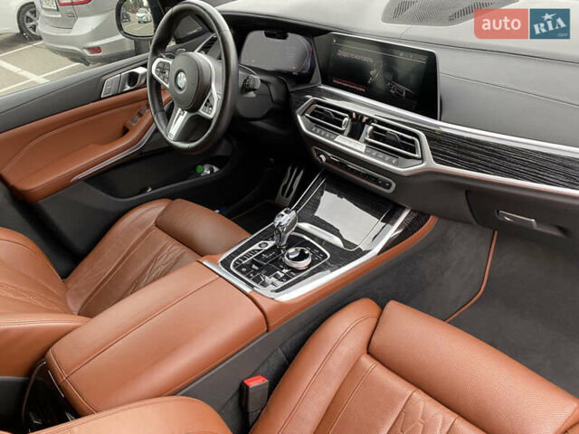 Черный БМВ X7, объемом двигателя 2.99 л и пробегом 98 тыс. км за 89000 $, фото 10 на Automoto.ua