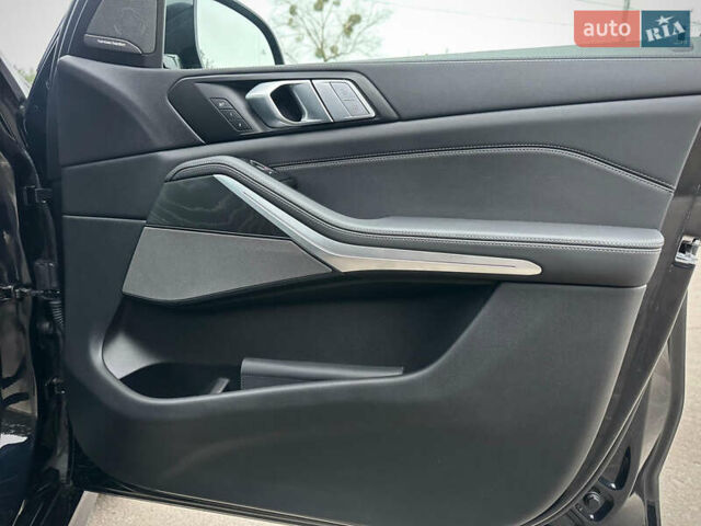 Черный БМВ X7, объемом двигателя 2.99 л и пробегом 41 тыс. км за 89900 $, фото 73 на Automoto.ua