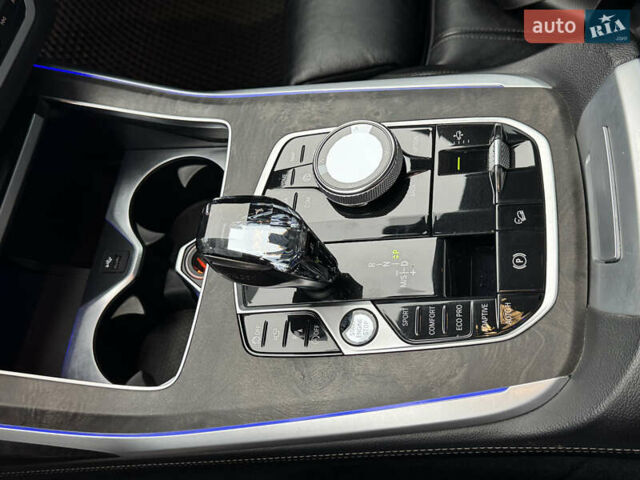 Черный БМВ X7, объемом двигателя 2.99 л и пробегом 110 тыс. км за 80000 $, фото 13 на Automoto.ua