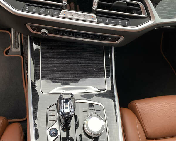 Черный БМВ X7, объемом двигателя 2.99 л и пробегом 98 тыс. км за 89000 $, фото 12 на Automoto.ua