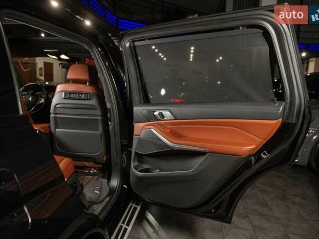 Черный БМВ X7, объемом двигателя 3 л и пробегом 65 тыс. км за 79900 $, фото 63 на Automoto.ua