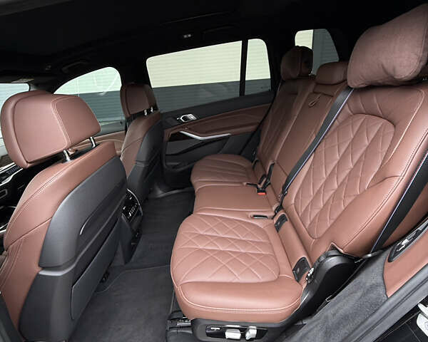 Черный БМВ X7, объемом двигателя 3 л и пробегом 61 тыс. км за 113000 $, фото 24 на Automoto.ua