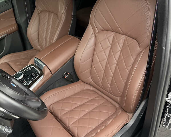 Черный БМВ X7, объемом двигателя 3 л и пробегом 61 тыс. км за 113000 $, фото 14 на Automoto.ua
