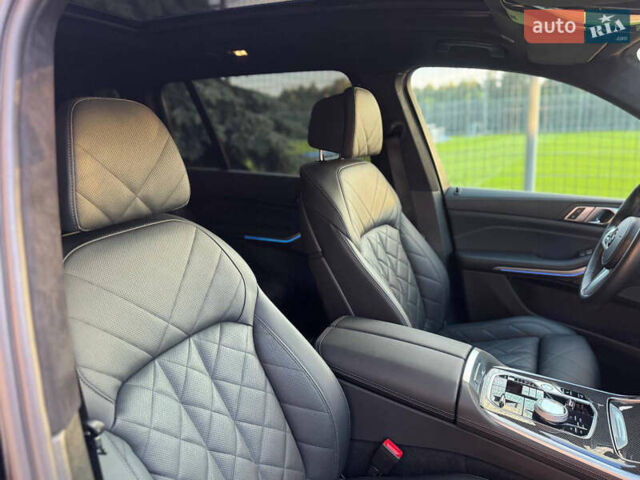 Черный БМВ X7, объемом двигателя 2.99 л и пробегом 57 тыс. км за 115500 $, фото 68 на Automoto.ua
