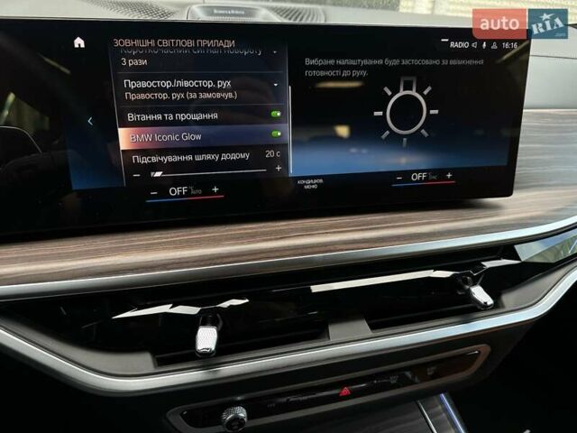 Черный БМВ X7, объемом двигателя 4.4 л и пробегом 40 тыс. км за 140900 $, фото 114 на Automoto.ua