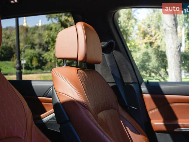 Черный БМВ X7, объемом двигателя 3 л и пробегом 64 тыс. км за 73500 $, фото 77 на Automoto.ua