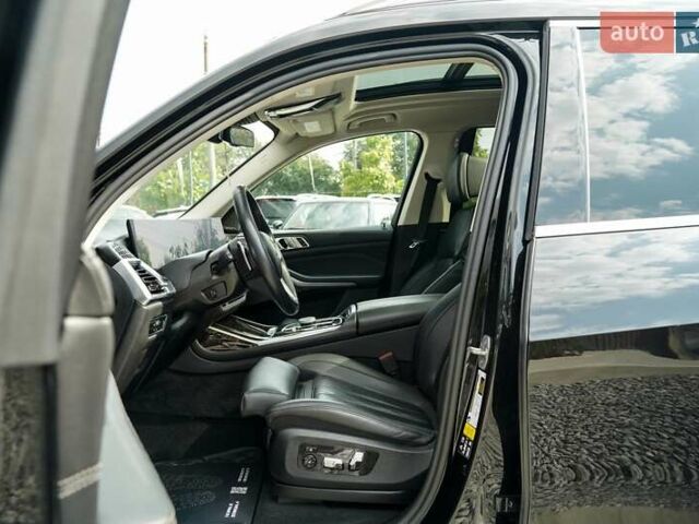 Черный БМВ X7, объемом двигателя 3 л и пробегом 67 тыс. км за 99500 $, фото 22 на Automoto.ua