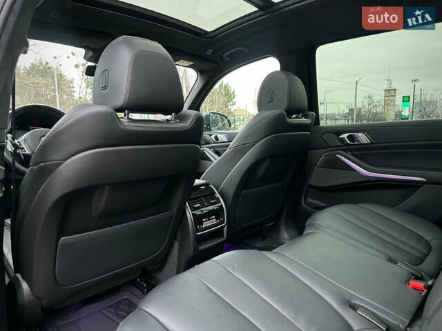 Черный БМВ X7, объемом двигателя 2.99 л и пробегом 41 тыс. км за 89900 $, фото 58 на Automoto.ua