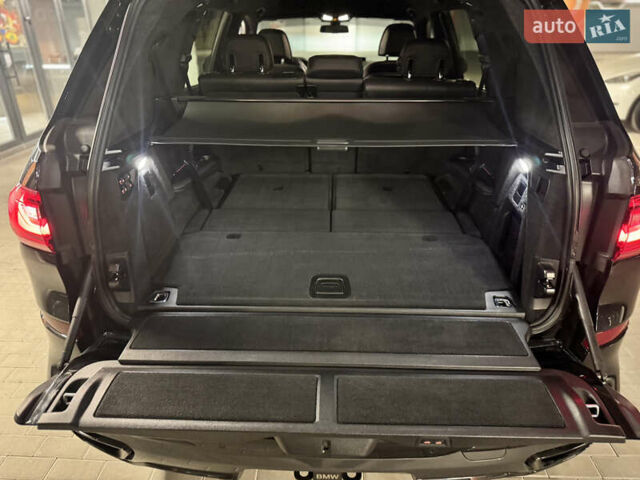 Черный БМВ X7, объемом двигателя 4.39 л и пробегом 70 тыс. км за 95000 $, фото 18 на Automoto.ua